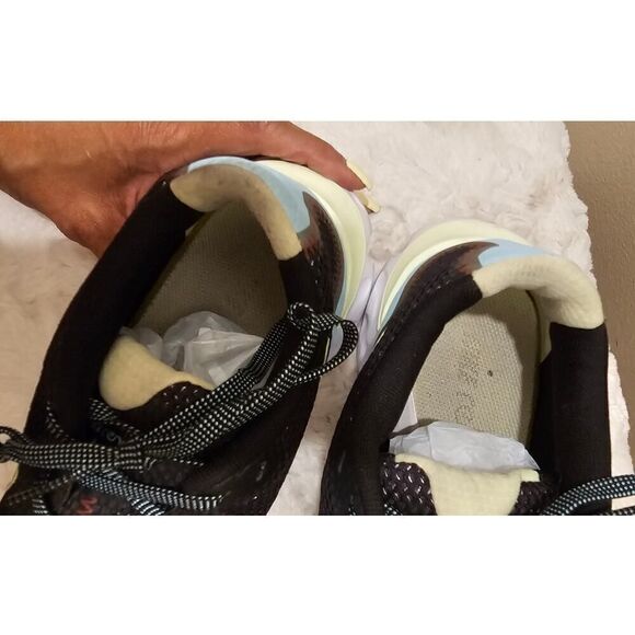 Nike Women's Renew Run Black Volt Glacier Ice Sneakers Size 10 - Picture 5 of 9